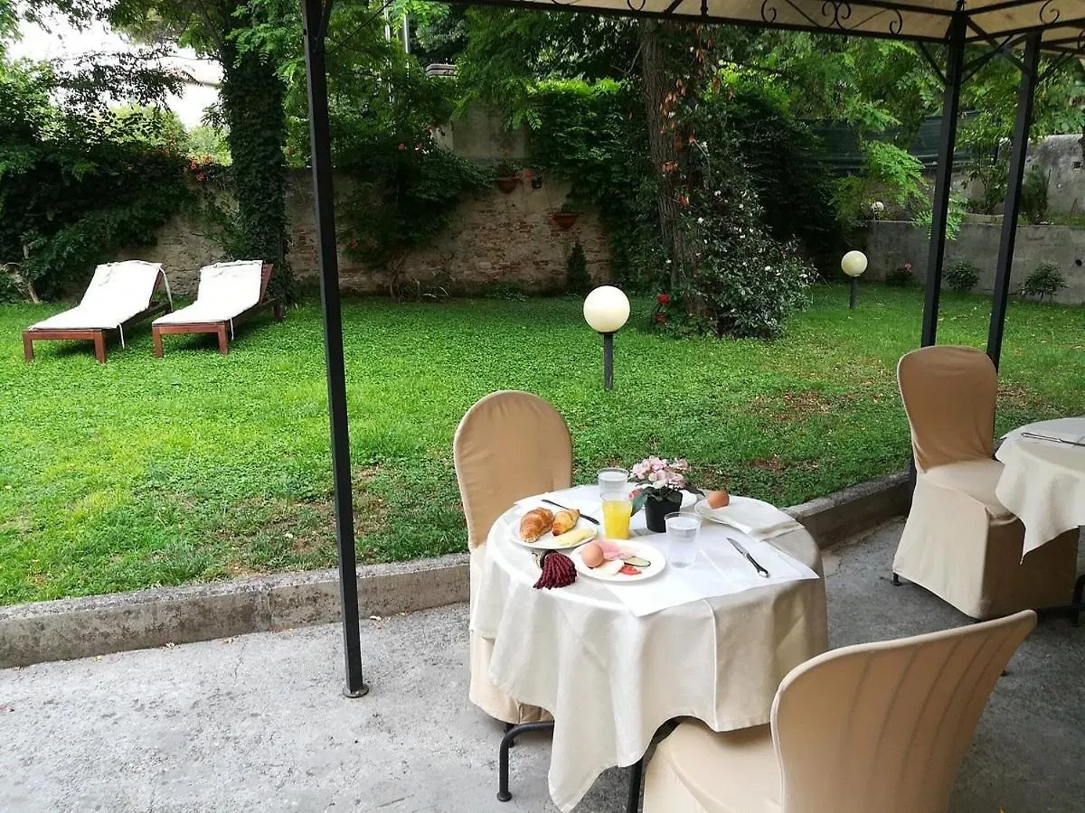 ***  Hotel Minerva Pisa Olaszország